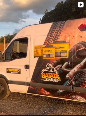Van de entrega com adesivação promocional
